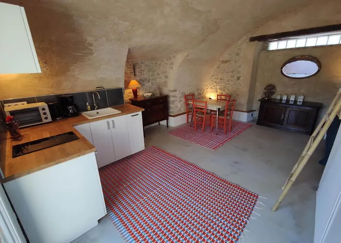 Le Mazet 1823 بيت للعطل